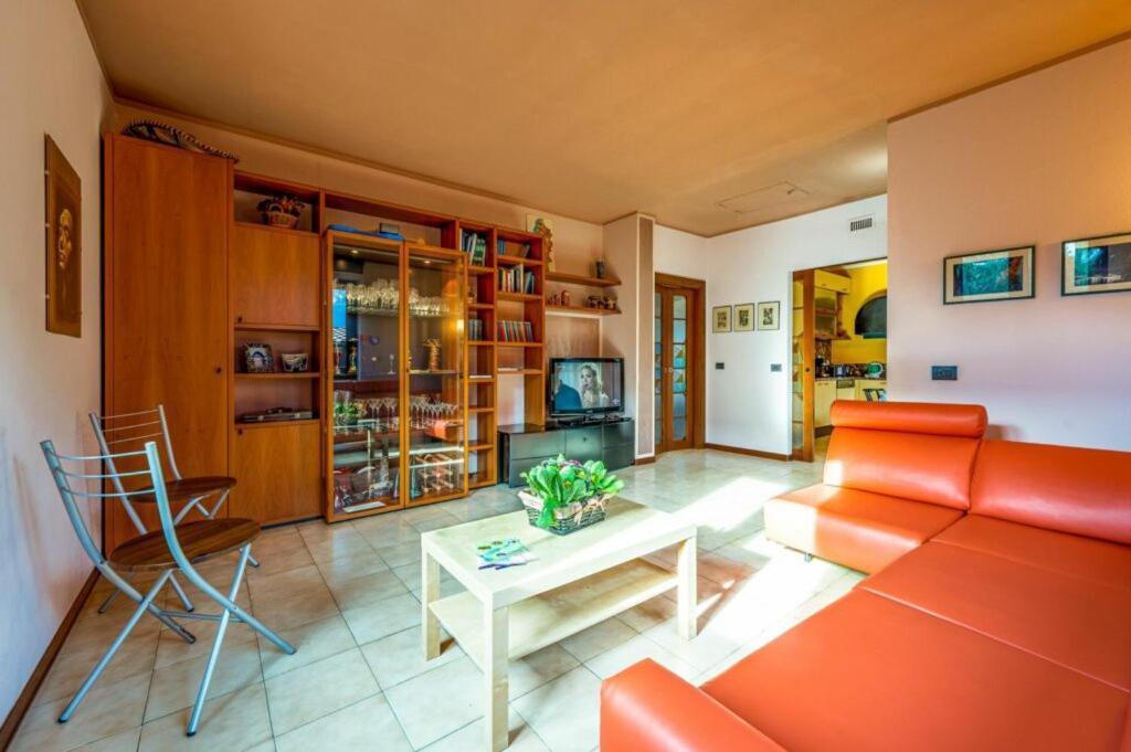 Villa Iris -Pet Friendly Stay - Garden - Private Parking- Bike Friendly Holiday House 科利科 外观 照片
