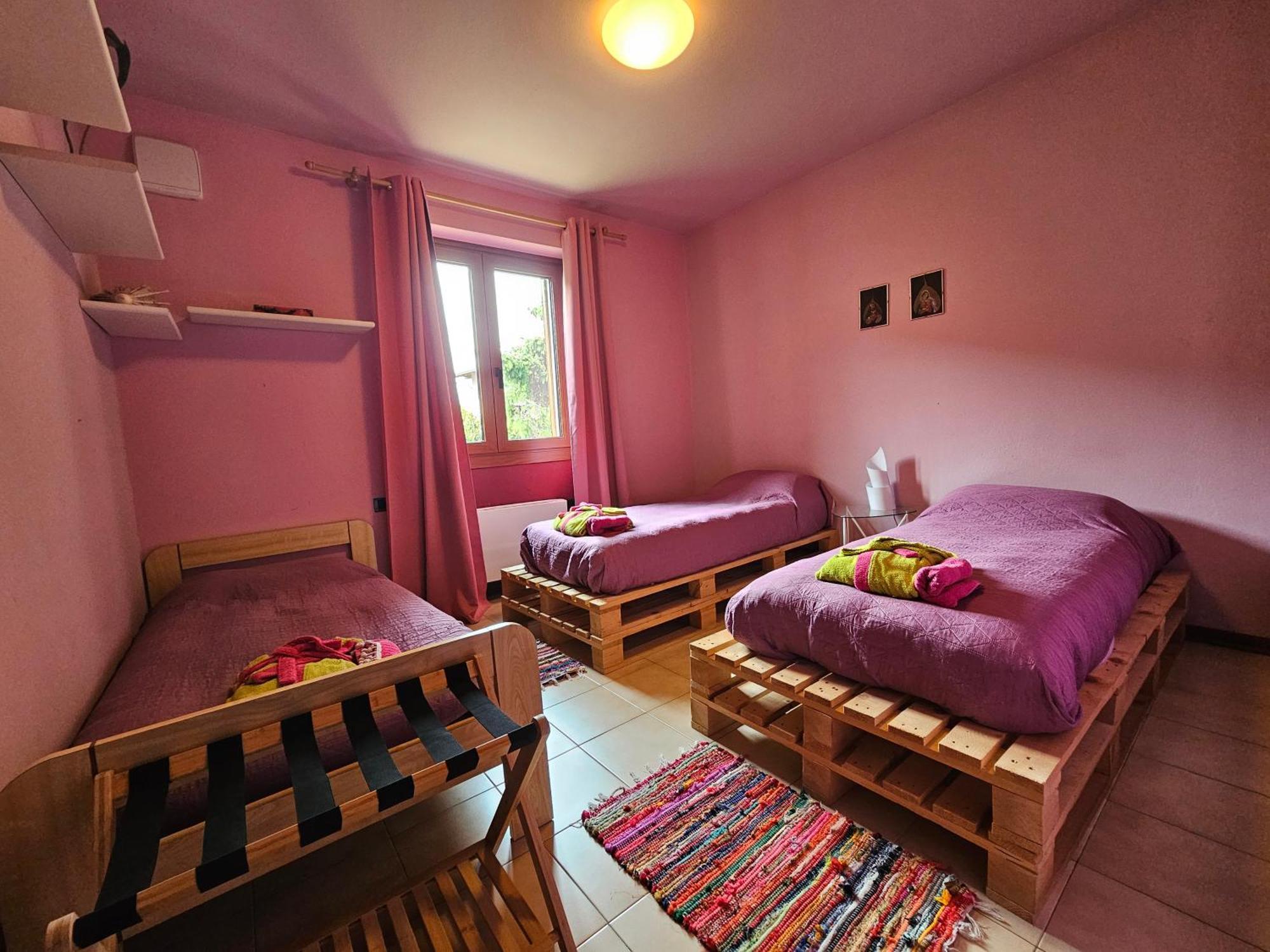 Villa Iris -Pet Friendly Stay - Garden - Private Parking- Bike Friendly Holiday House 科利科 外观 照片