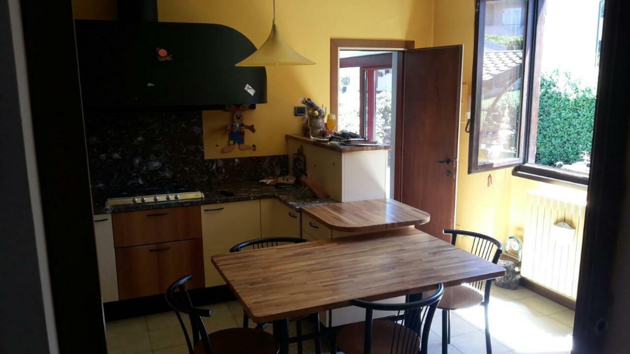 Villa Iris -Pet Friendly Stay - Garden - Private Parking- Bike Friendly Holiday House 科利科 外观 照片